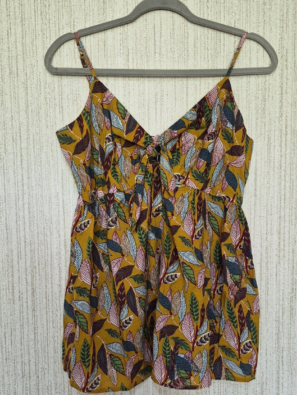 Zenobia Size 1XL Leaf Print Tank Top Adjustable Straps Cutout At Chest